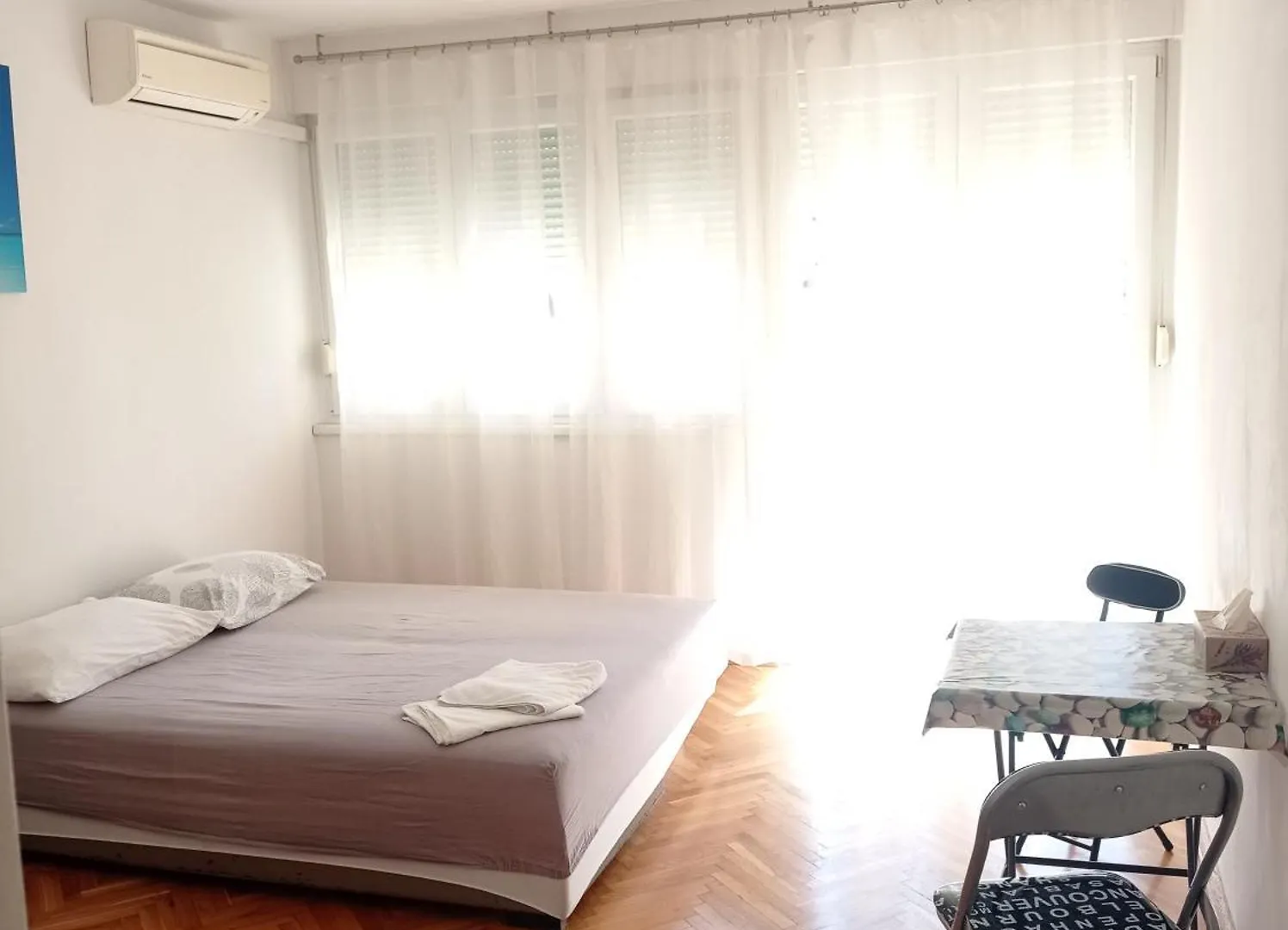Séjour chez l'habitant Pretty Big Double Bed Room With Balcony Split